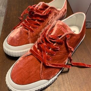 Tretorn velvet shoes size 9.5 NEW!  Begonia